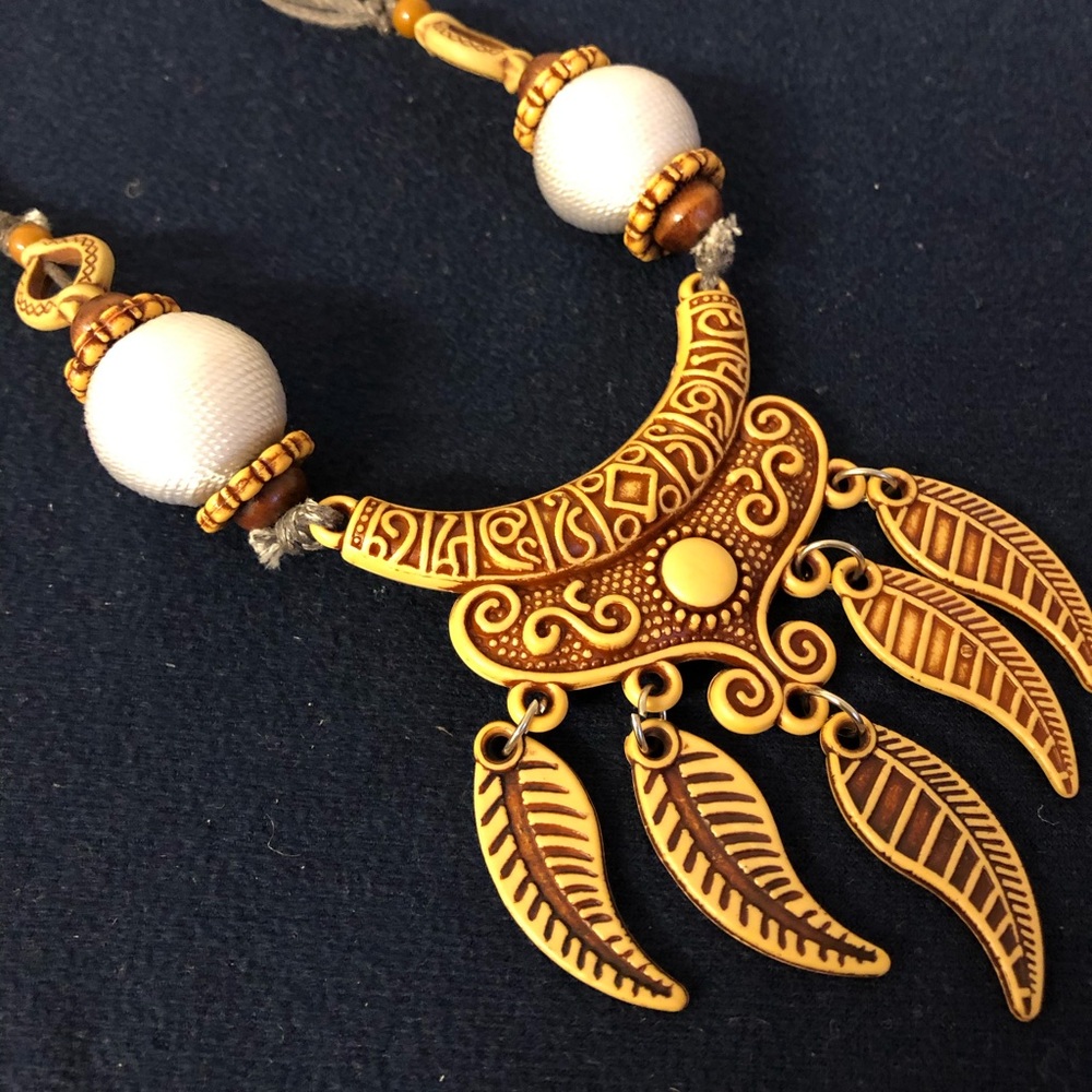 NWOT Ethnic Woman necklace